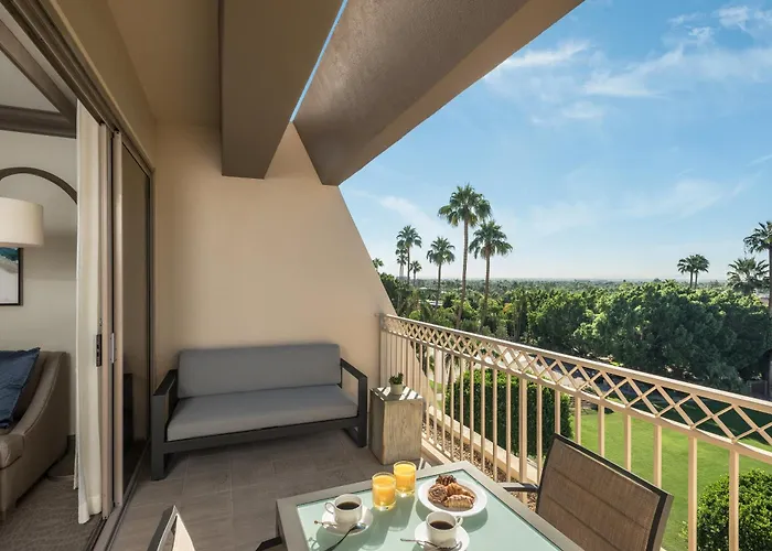 Beach hotel: The Phoenician, A Luxury Collection Resort, Scottsdale