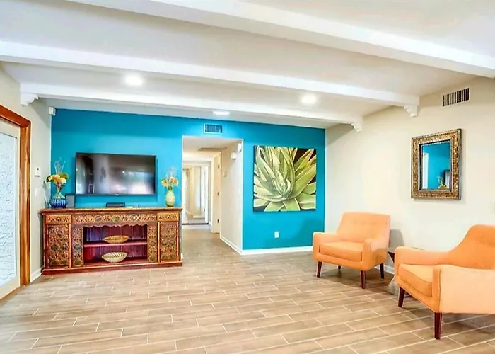 Tranquil Oasis Near Old Town, Hot Tub, Mountain Views