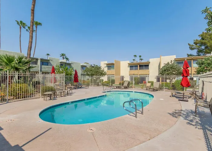 Camelback 319 - Fashion Square