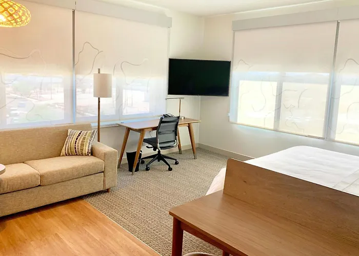 Pet Friendly hotel: Element Scottsdale At Skysong